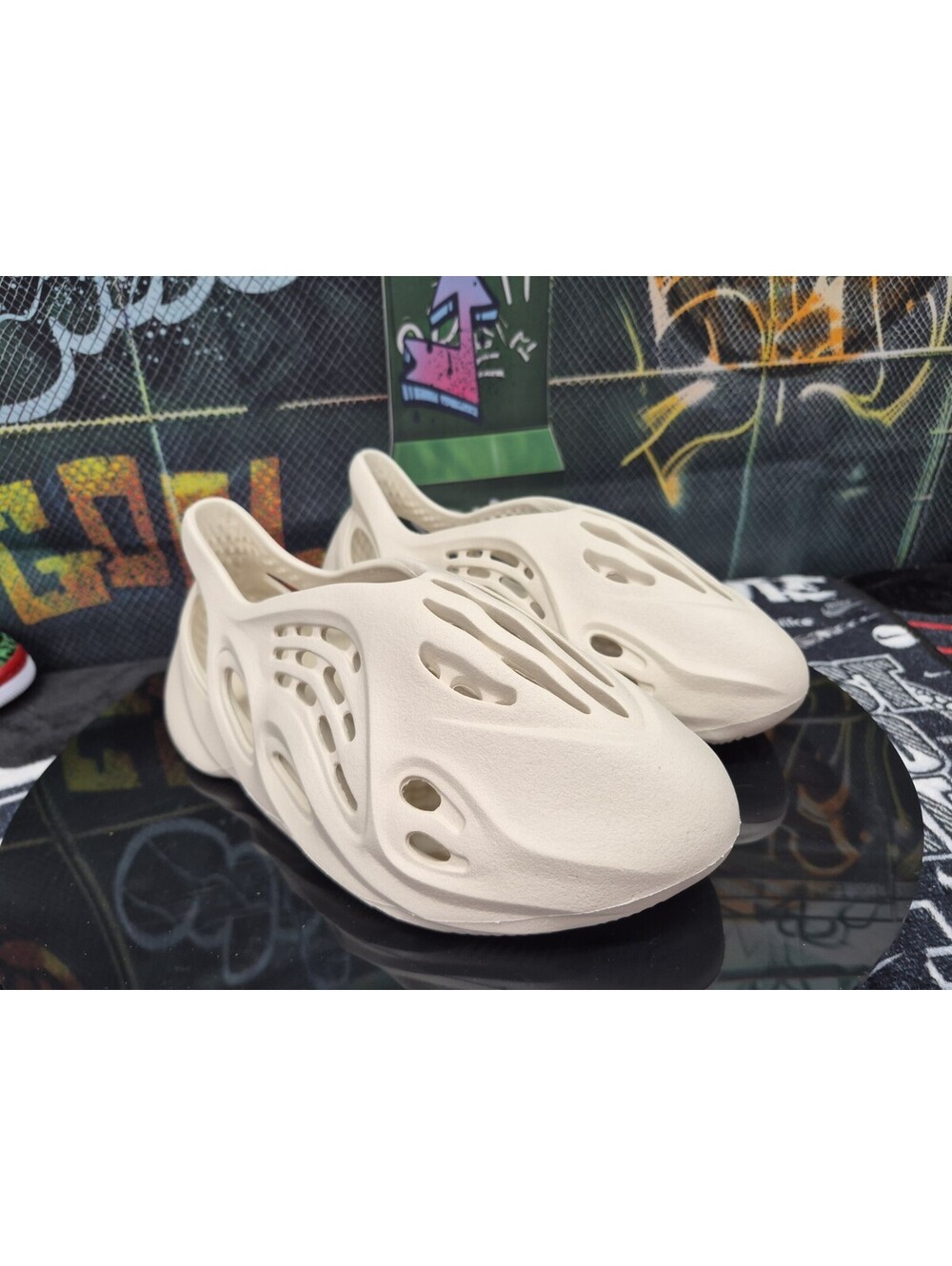 adidas Yeezy Foam RNNR Triple Beige Sandals  Sneakers Slip-On Unisex  Size 8 US